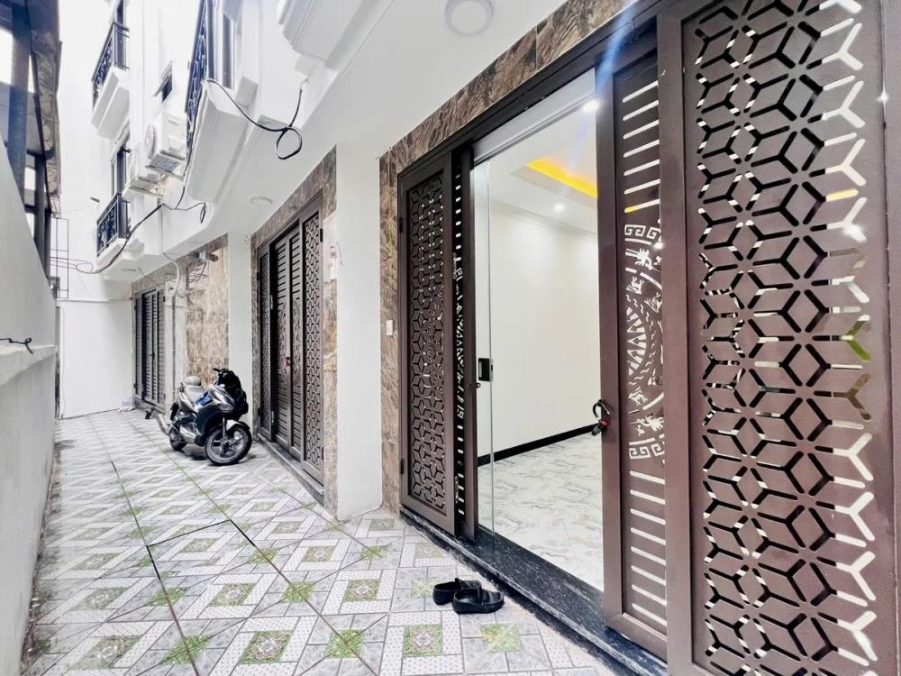 Nhà phố Giảng Võ 30m² giá 7.98 tỷ - Vị trí trung tâm Ba Đình, an sinh tốt!