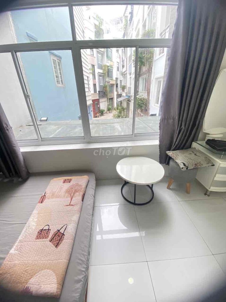 Phòng cho thuê đường Nguyễn Tri Phương, Quận 10, diện tích 25m², giá 5 triệu - Cửa sổ lớn, tự do giờ giấc!