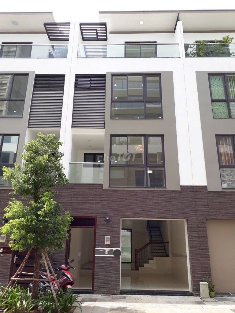 Nhà cho thuê mặt tiền 350A Cao Thắng, P.12, Q.10 - Khu vực kinh doanh sầm uất!