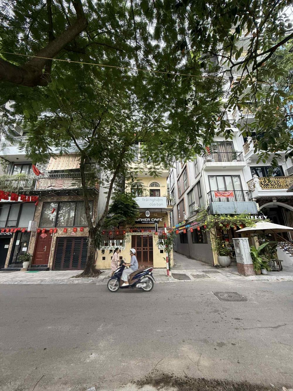 Bán nhà mặt phố Trịnh Công Sơn Tây Hồ 119m² giá 85 tỷ - Lô góc view hồ tuyệt đẹp!