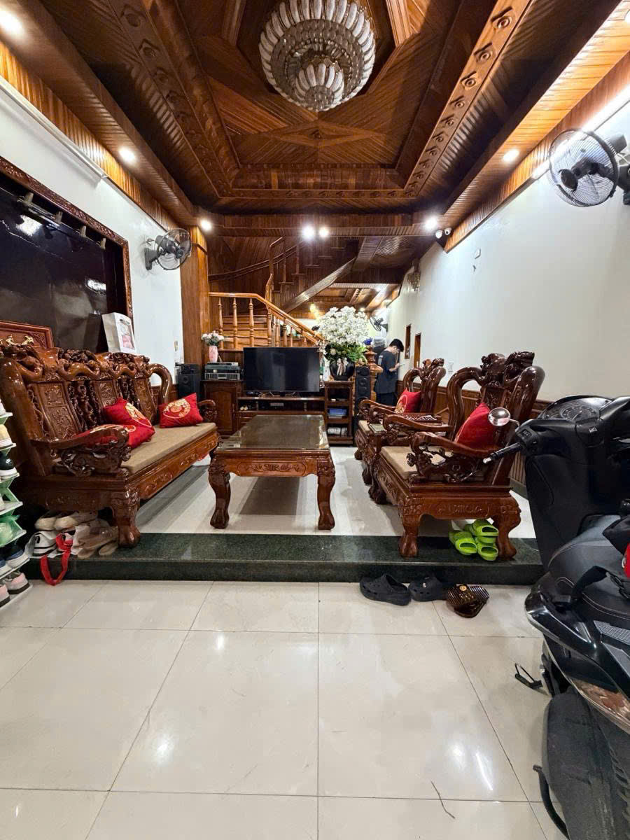 Nhà mặt phố Trung Kính, Cầu Giấy 42m² giá 32 tỷ - Vị trí kinh doanh sầm uất!