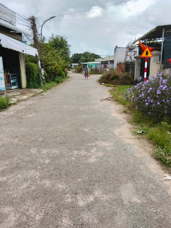 Đất 2 Mặt Tiền Tại Xã Tân Biên, Tây Ninh - Giá 1.4 Tỷ, Thương Lượng Ngay!