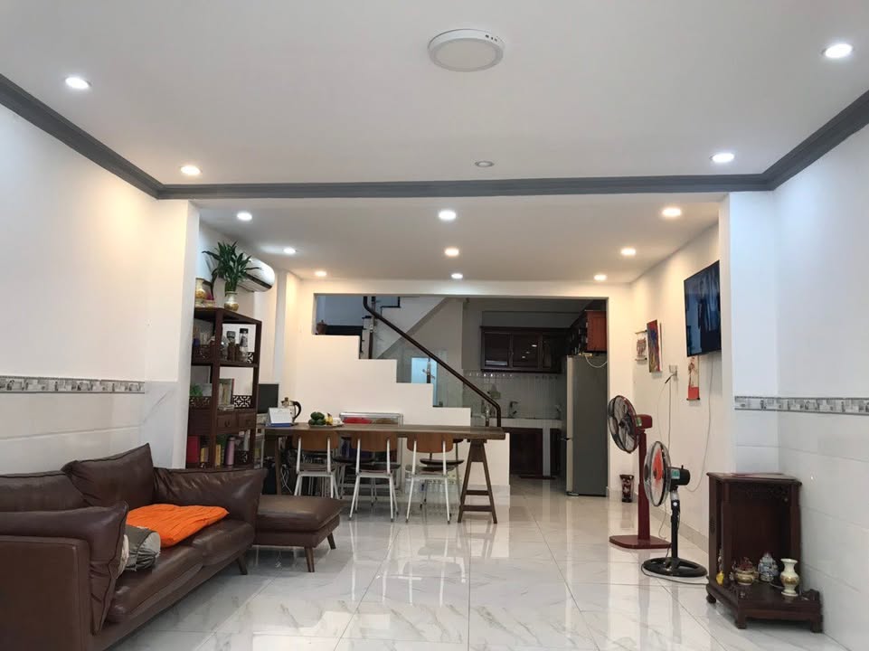 Nhà cho thuê Duy Tân, Phú Nhuận 64m² chỉ 16 triệu/tháng - Nhà đẹp, tiện nghi sẵn sàng vào ở!
