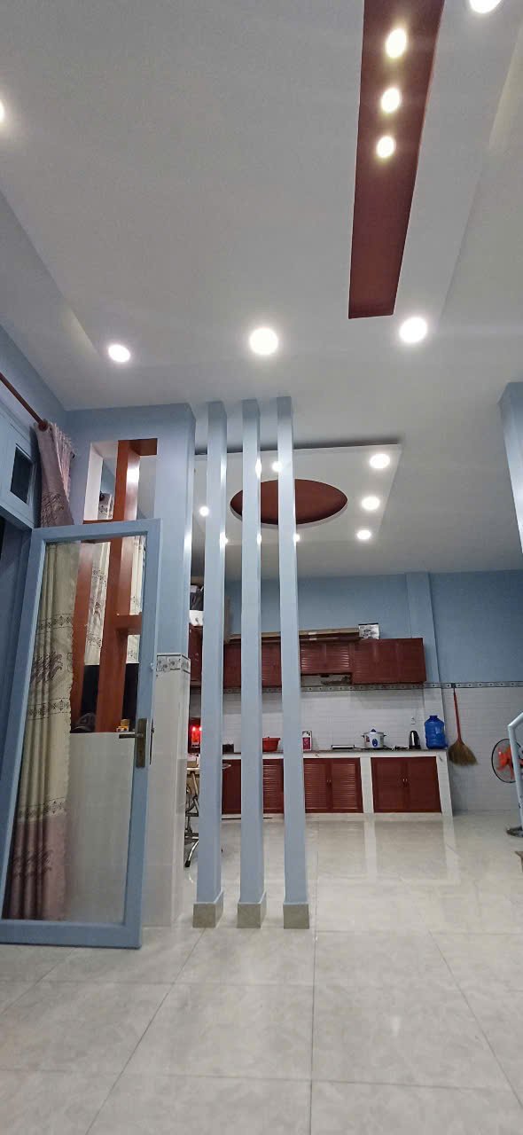 Nhà cho thuê đường Lê Đình Cẩn, Bình Tân 70m² giá chỉ 10 triệu/tháng - Không gian yên tĩnh, thoáng đãng!