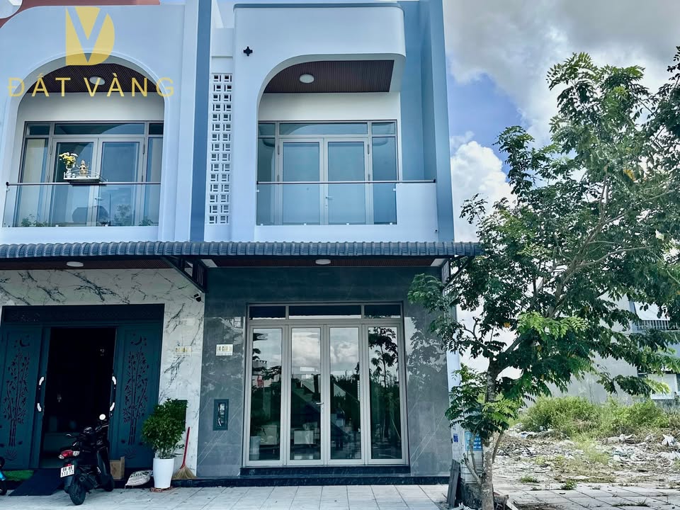 Nhà phố Vĩnh Thanh Rạch Giá 90m² giá 3.35 tỷ - Thiết kế hiện đại, nội thất đầy đủ!