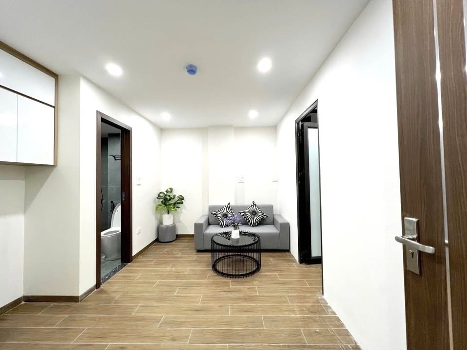 Căn hộ dịch vụ cao cấp 245 Lạc Long Quân 45m² - Full nội thất xịn, giá siêu mềm!