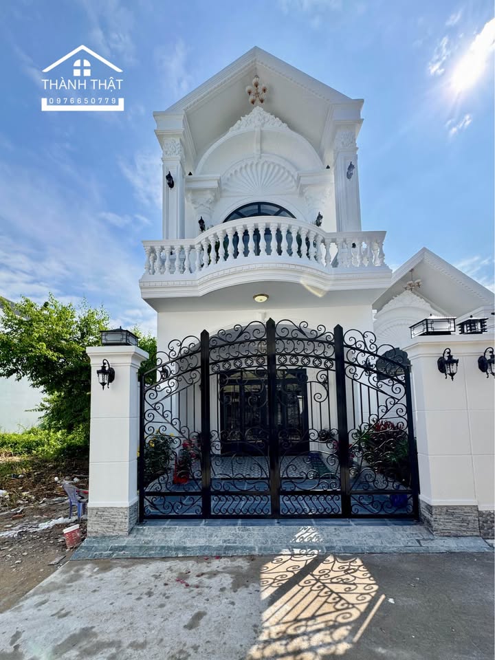 Nhà phố Tân cổ điển 102m² giá 2.88 tỷ - Gần trung tâm Mỹ Tho!