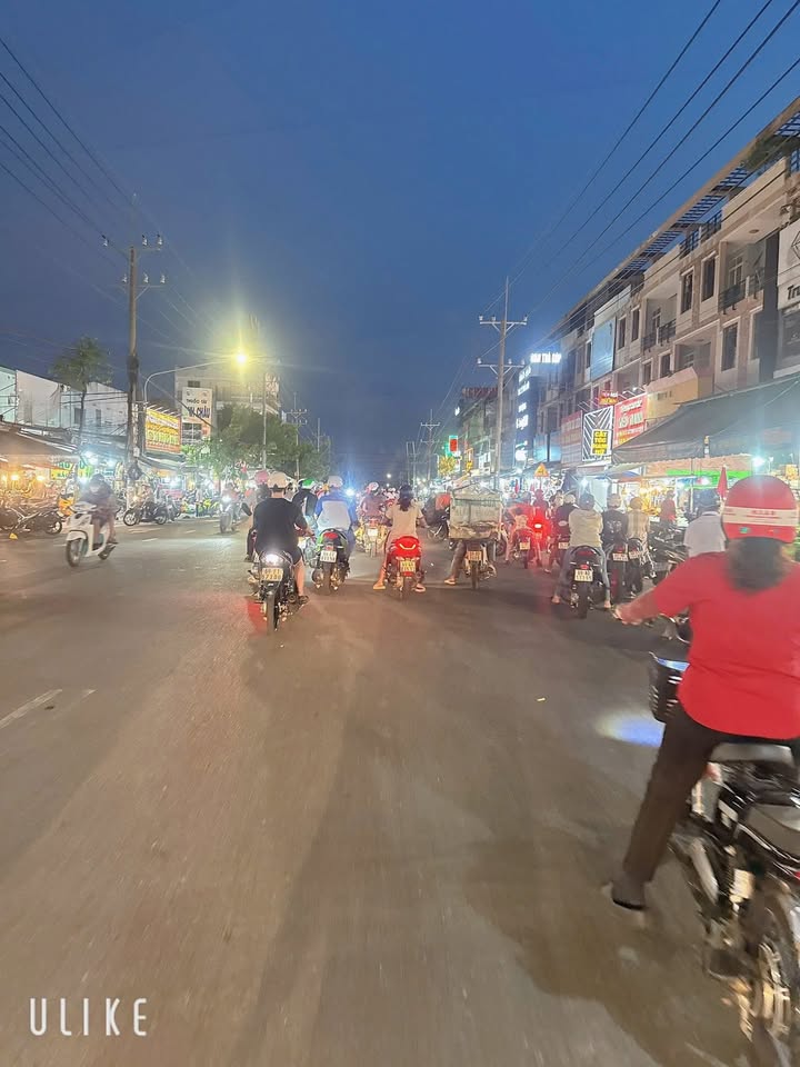 Nhà lầu + 6 phòng trọ Bến Cát 150m² giá 4.95 tỷ - Đầu tư sinh lời ngay!