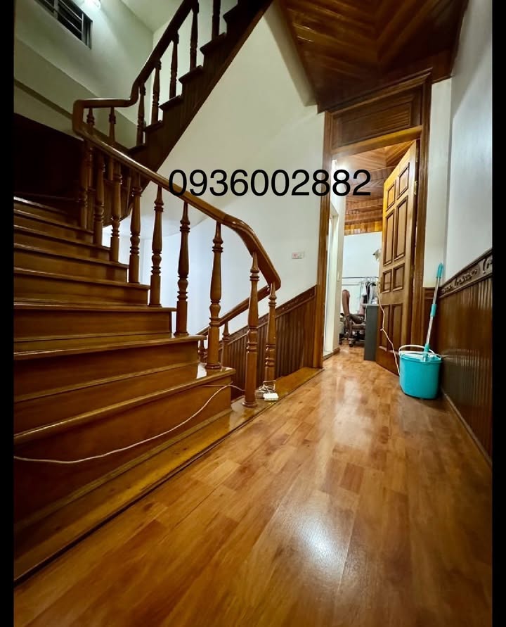 Nhà Lạc Long Quân Tây Hồ 50m² giá 17 tỷ - Lô góc, đi bộ 3 phút ra Hồ Tây!