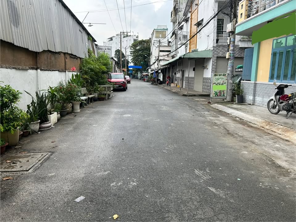 Nhà riêng Tân Bình 48m² giá 3.8 tỷ - Hẻm xe hơi an ninh, gần Trường Chinh!