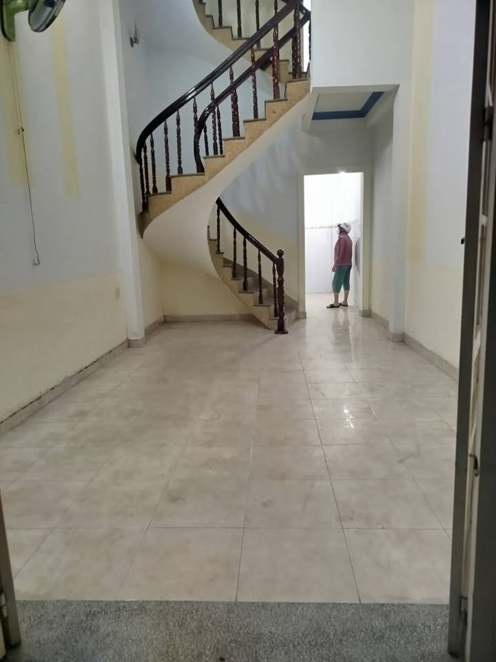 Nhà cho thuê phường 15 Tân Bình 60m² giá 9 triệu - Hẻm xe hơi thông thoáng