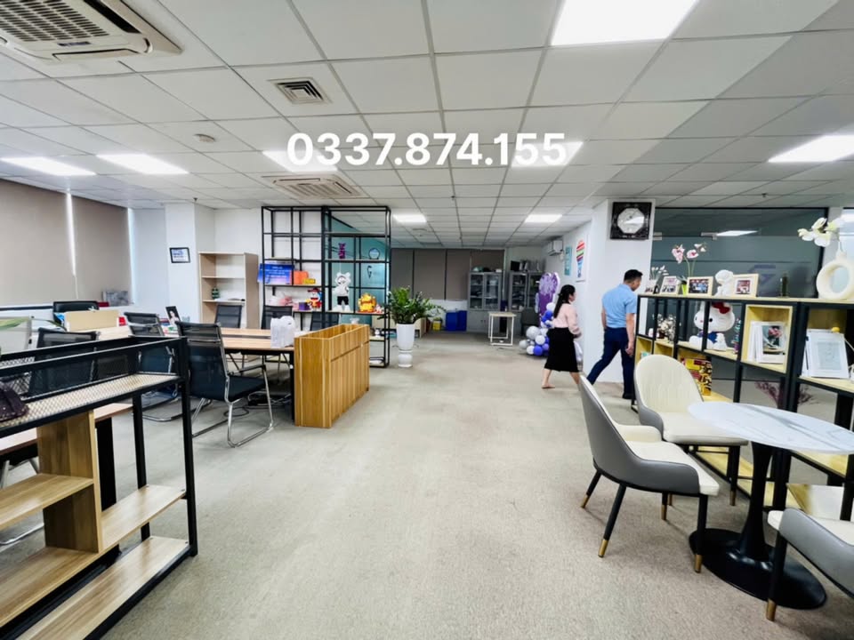 Văn phòng cho thuê đường Nguyễn Xiển 280m² giá 38 triệu - View kính đẹp, sẵn sàng làm việc!
