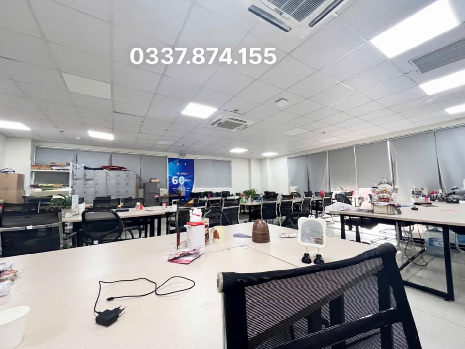 Văn phòng cho thuê Dịch Vọng Cầu Giấy 200m² giá 40 triệu - View kính sang trọng!