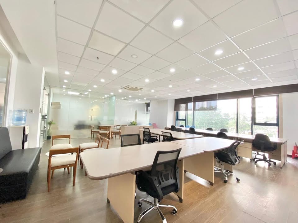 Văn phòng cho thuê Cầu Giấy 160m² giá 26 triệu - Sẵn sàng cho doanh nghiệp trẻ!