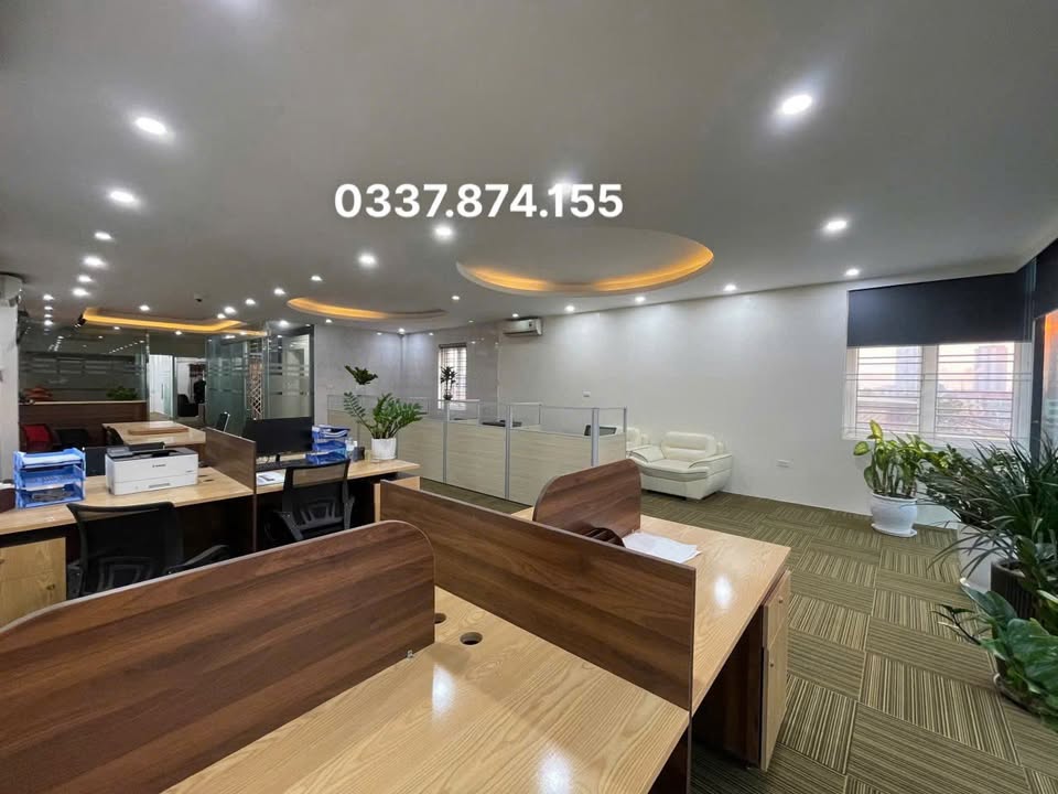Văn phòng cho thuê tại Duy Tân - Dịch Vọng 170m² chỉ 34 triệu/tháng