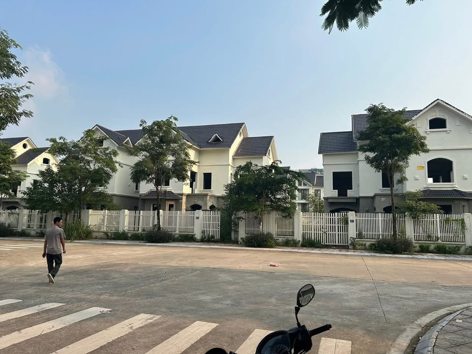 Townhouse khu D Geleximco Hà Đông 320m² giá 38.4 tỷ - Cơ hội đầu tư hiếm có!