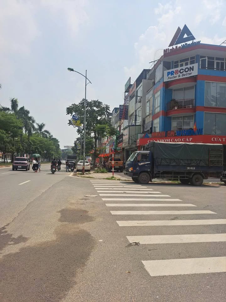 FrontHouse TT Văn Phú 95m² giá 2 tỷ - Kinh doanh sầm uất mặt đường chính!