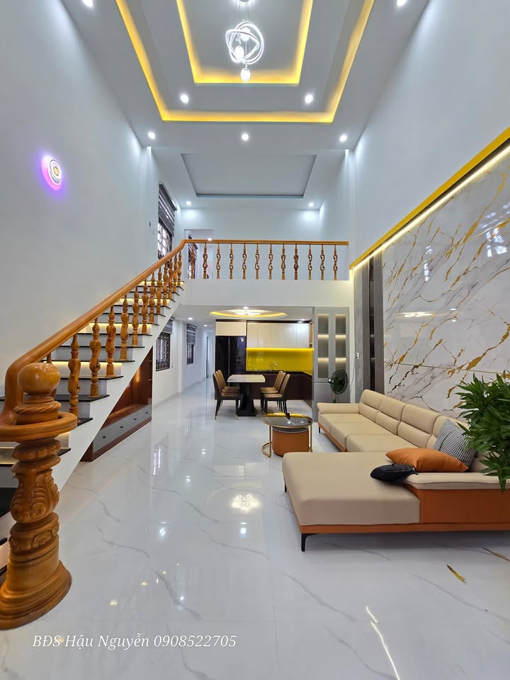 Nhà đẹp 2 mặt kiệt ô tô Tôn Đản 90m² giá 4 tỷ - Sẵn sàng vào ở!