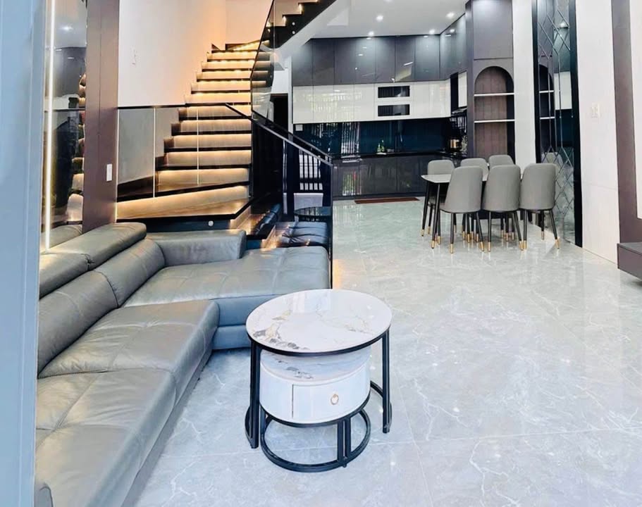 Nhà mặt tiền Nguyễn Tất Thành Đà Nẵng 84m² giá 7.5 tỷ - Sát biển, vị trí đắc địa!