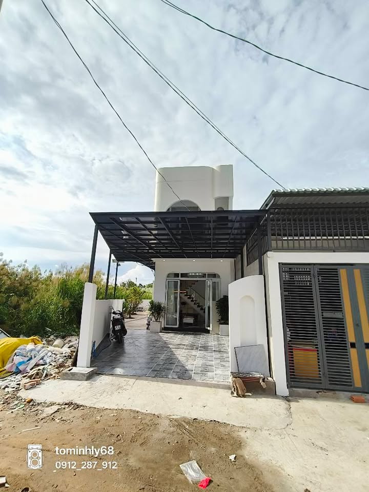 Nhà sân vườn Hẻm 81 Trương Định, An Bình 230m² giá 3.15 tỷ - Full nội thất sang trọng!