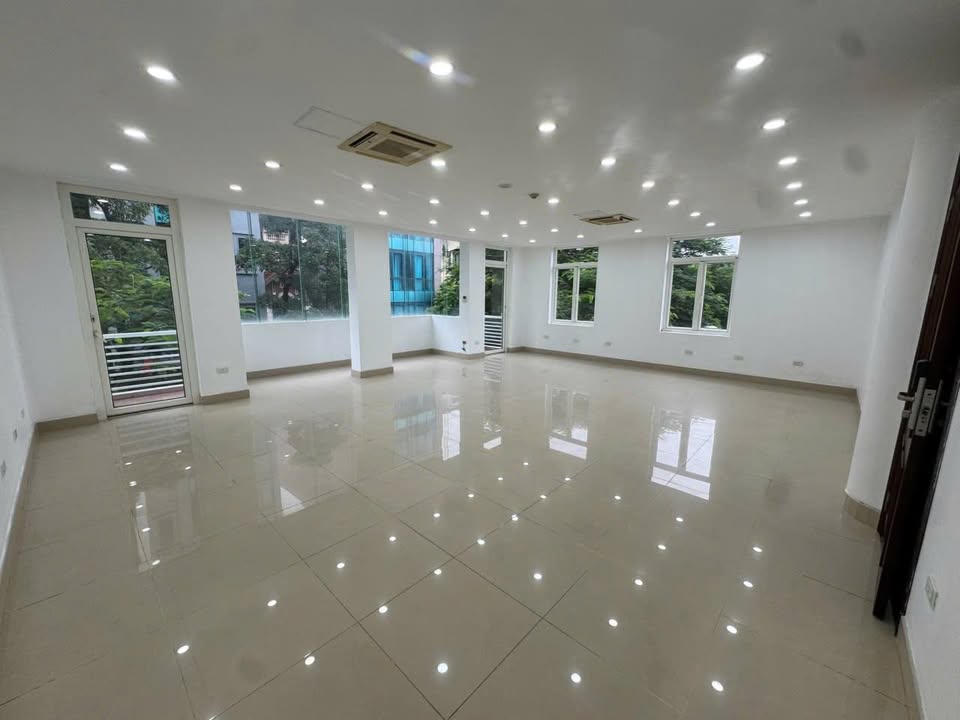 Cho thuê tòa nhà mặt phố Ngụy Như Kon Tum, Thanh Xuân 190m² - Thiết kế hiện đại, vị trí đắc địa!
