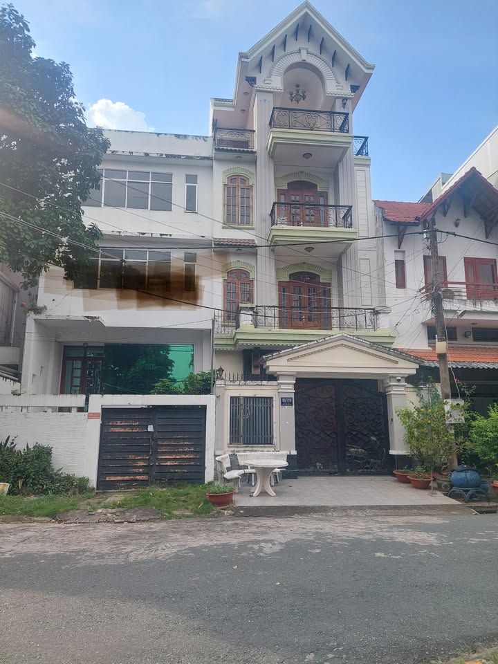 Nhà cho thuê Khu Điện ảnh Bên Sông, Thủ Đức 126m² giá 28 triệu - Thích hợp ở gia đình và văn phòng!