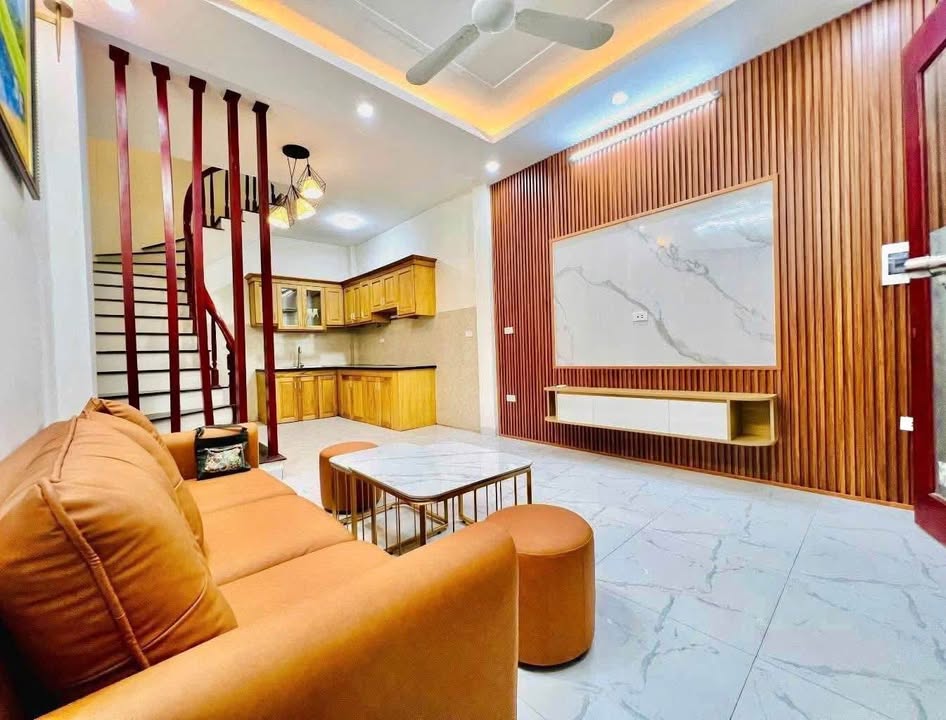 Nhà mặt phố Nguyễn Văn Huyên, Cầu Giấy 50m² giá 6.5 tỷ - Sổ đỏ chính chủ, đầy đủ nội thất!
