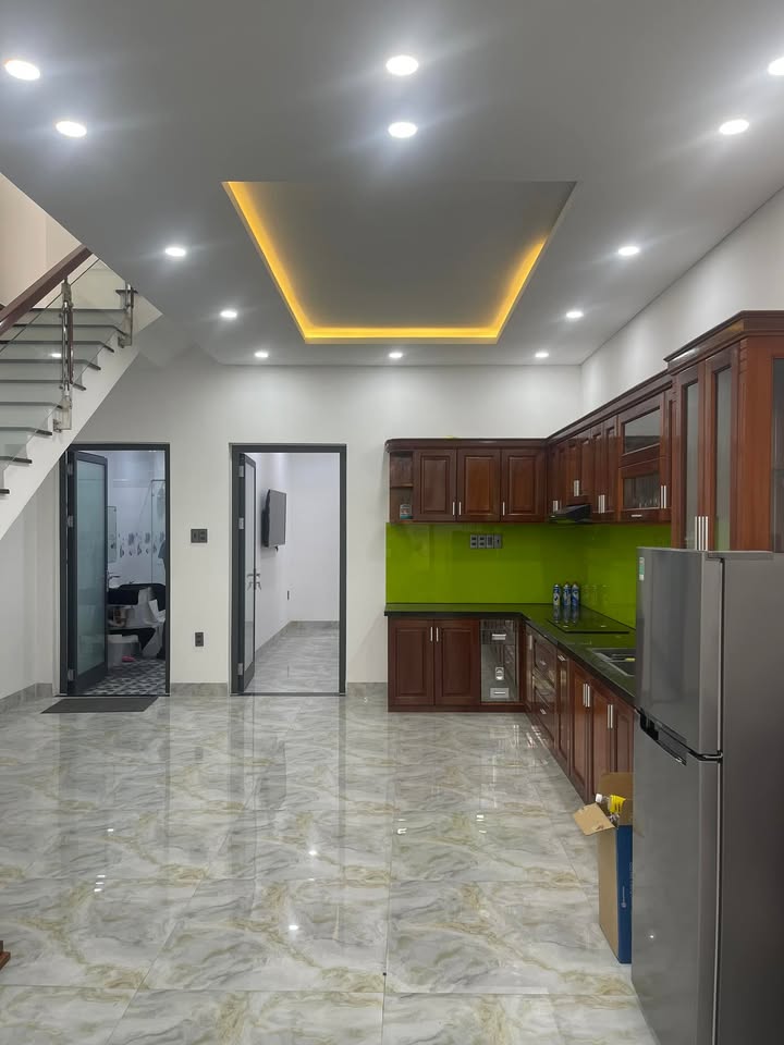 Nhà 3 tầng 4 phòng ngủ tại Mỹ An, Ngũ Hành Sơn giá 12 tỷ - View trực diện sông Hàn!