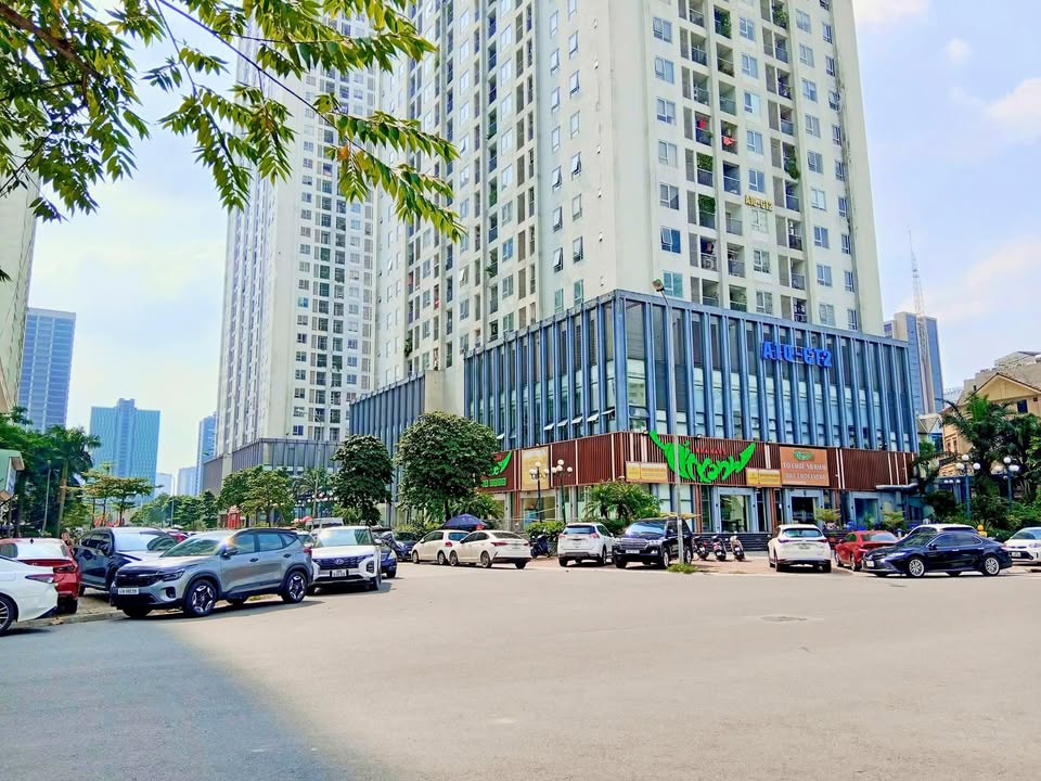 Căn hộ lô góc 105m² A10 Nam Trung Yên - Full nội thất cao cấp, ở ngay!