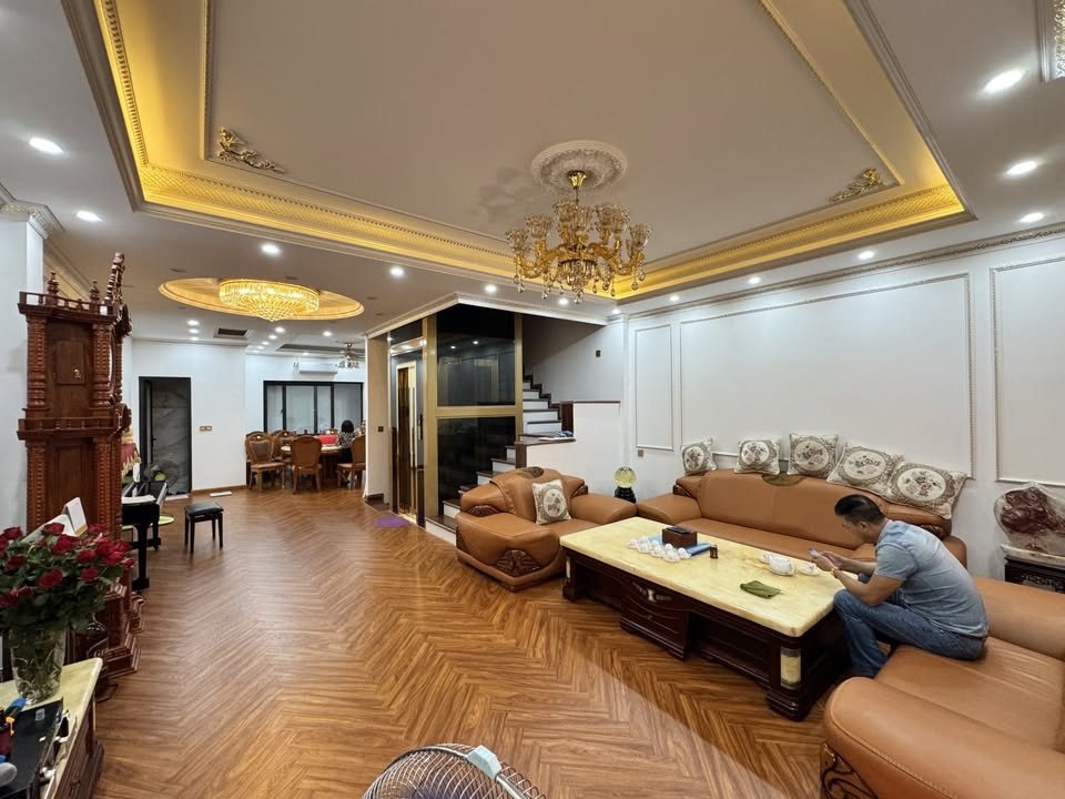 Nhà siêu đẹp tại Việt Hưng, Long Biên 96m² giá 21.5 tỷ - Sẵn sàng giao dịch!