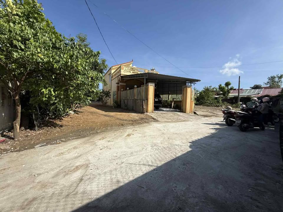 Nhà riêng tại Đồng Hới, Quảng Bình 190.7m² - Sân đỗ ô tô thoải mái!