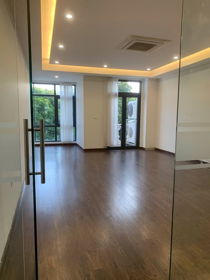 Shophouse Vinhomes Ocean Park 1 Gia Lâm 5 tầng giá 23 triệu - Hoàn thiện đẹp, thang máy sẵn có!