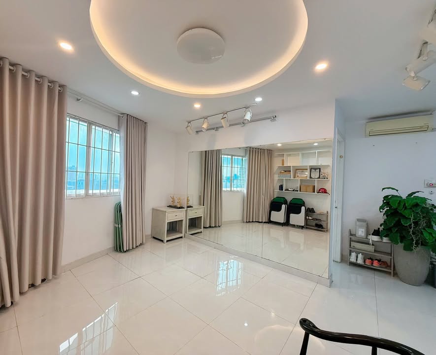 Phòng cho thuê tại 203 Nguyễn Trãi, Quận 1, 50m² - Tiện nghi đầy đủ, giá thỏa thuận!