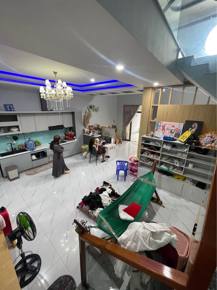 Nhà mới xây quận Phan Thiết 146.5m² giá 2.4 tỷ - Thiết kế hiện đại, sân đậu xe thoải mái!