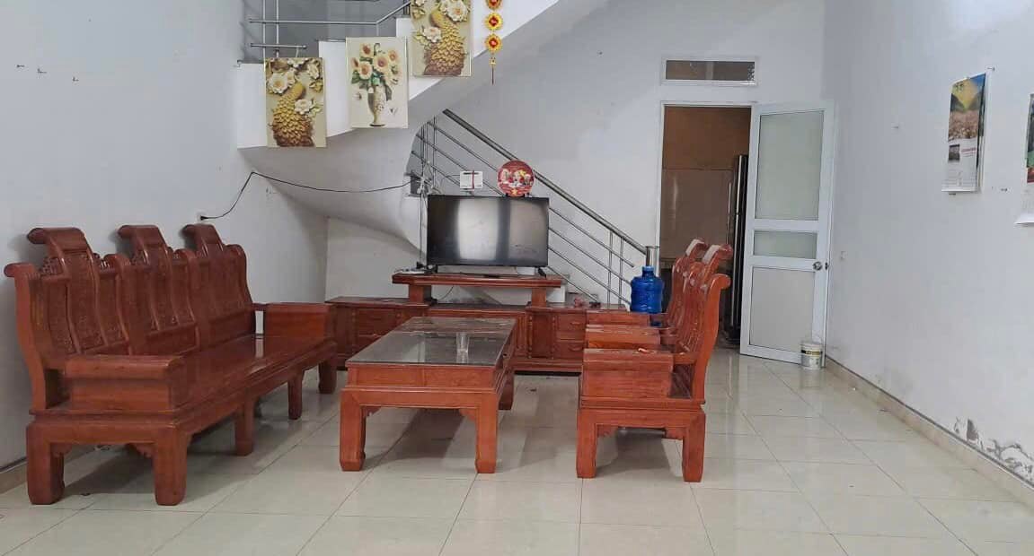 Nhà 1.5 tầng đường Tây Thành - 70.4m² - Giá 3.3 tỷ, chính chủ bán gấp!