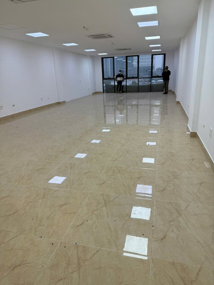 Sàn văn phòng Trần Vỹ 130m² giá 24 triệu - Tòa nhà chuyên nghiệp, bảo vệ 24/7!