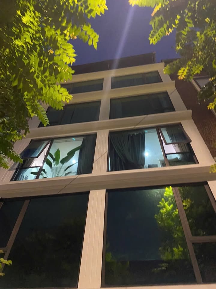 Nhà nguyên căn 6 tầng Đức Giang 70m² giá 27 triệu - Thang máy hiện đại sẵn sàng cho thuê!