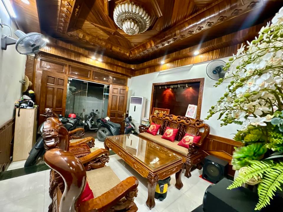 Nhà phố Lạc Long Quân Tây Hồ 50m² giá 17.5 tỷ - Lô góc sát Quận Ủy