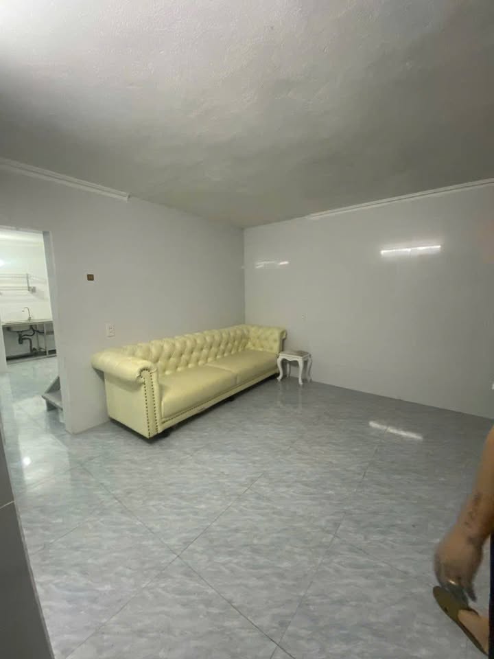 Nhà 1,5 tầng Miếu Hai Xã 45m² giá 3,5 triệu - Không đồ, sân cổng riêng!