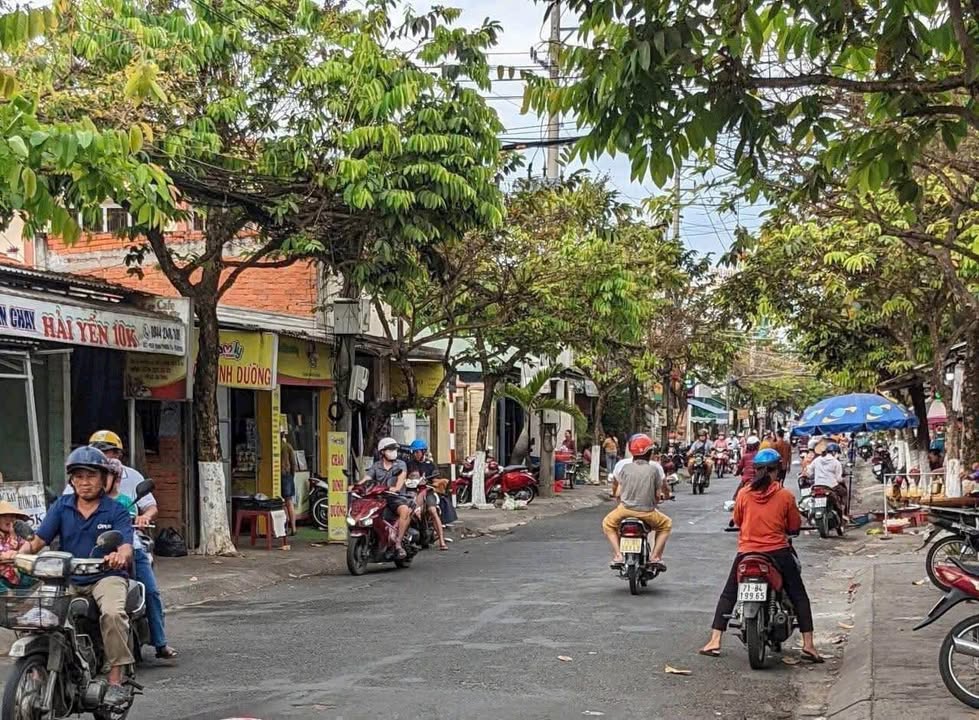 Nhà mặt tiền đường Phan Đình Phùng, Bến Tre 437m² giá 20 tỷ - Khu vực buôn bán sầm uất!