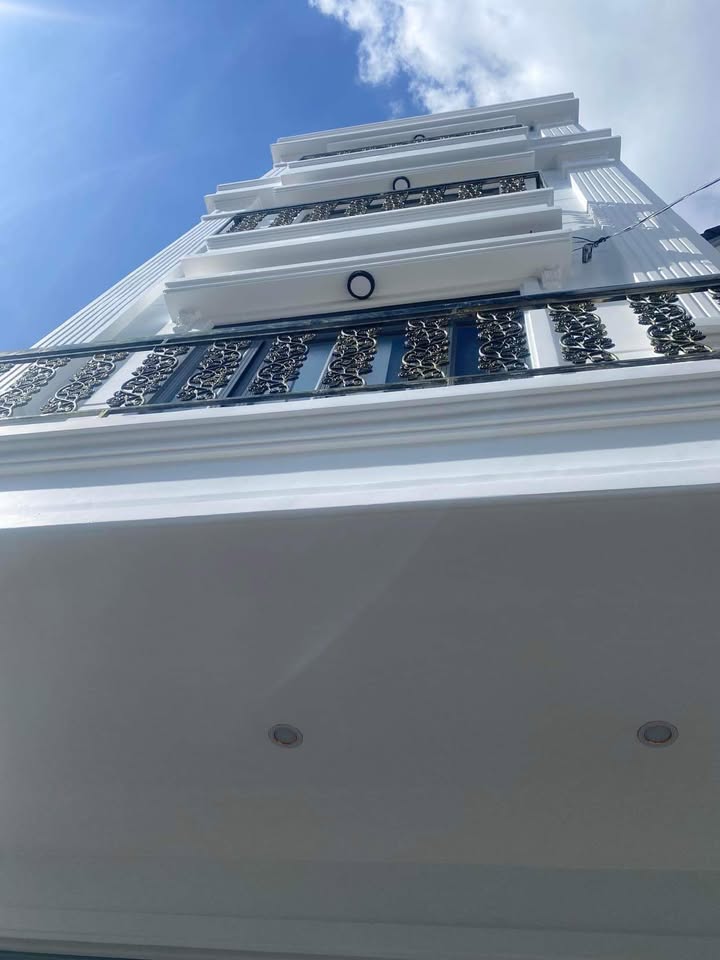 Nhà phố kinh doanh Đà Lạt 64m² giá 8.5 tỷ - Ô tô vào sân, cho thuê 40 triệu/tháng!