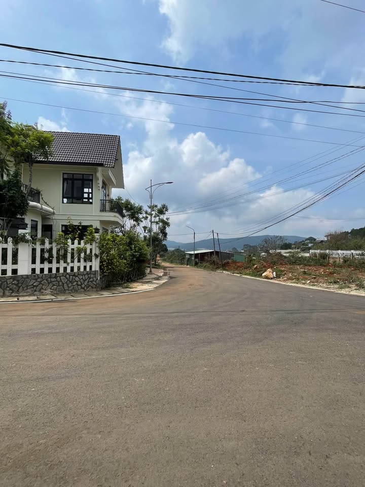 Đất nền đường Măng Lin, phường 7 Đà Lạt 215m² giá 2.2 tỷ - Đầu tư sinh lợi hấp dẫn!