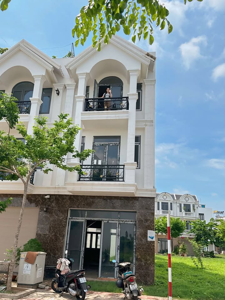 Nhà 2 Lầu Khu Nhà Ở VietSing, Phú Chánh 63m² giá 2.4 tỷ - Sẵn sàng vào ở ngay!