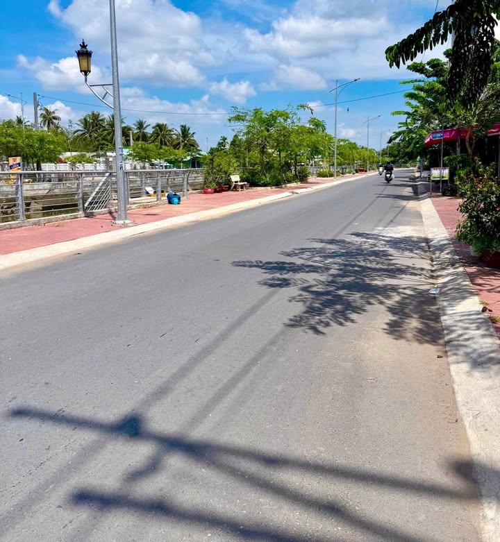 Nhà mặt tiền bờ kè Cái Vồn, Bình Minh 162m² giá 2.9 tỷ - Sổ hồng riêng chính chủ!