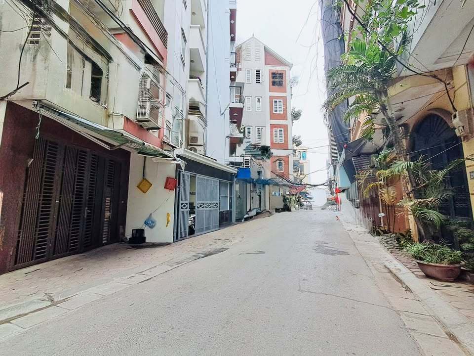 Nhà Phân Lô Đường Nguyễn Chí Thanh 70m² giá 23.5 tỷ - Kinh doanh đa dạng, ô tô tránh!