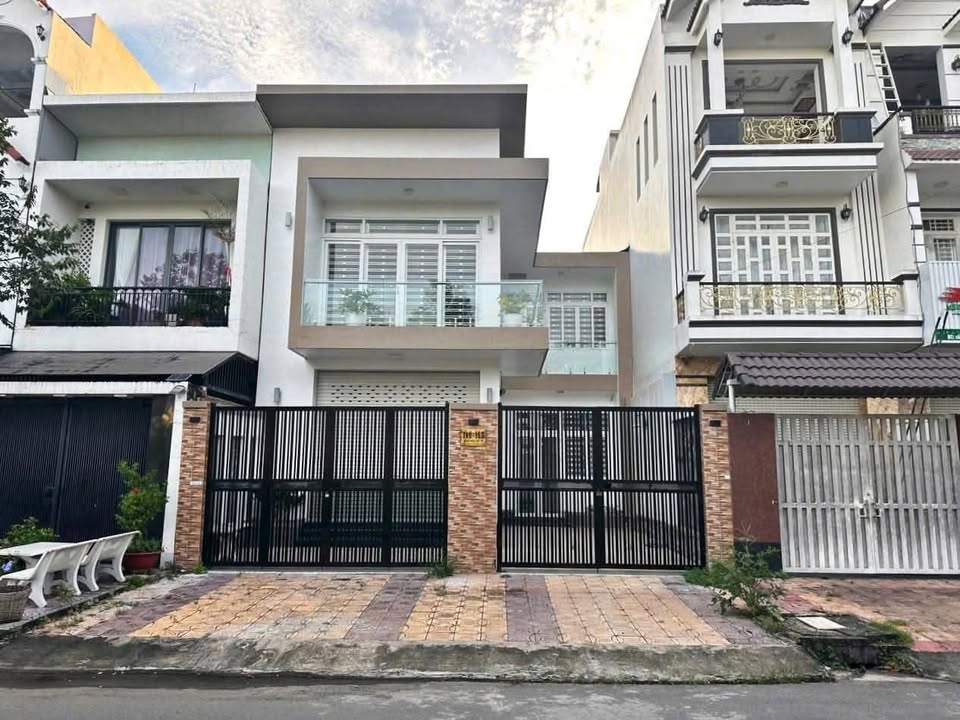Nhà trệt lầu đường số 9, KDC Hồng Phát, Cần Thơ 180m² - Bán gấp giá 11.5 tỷ!