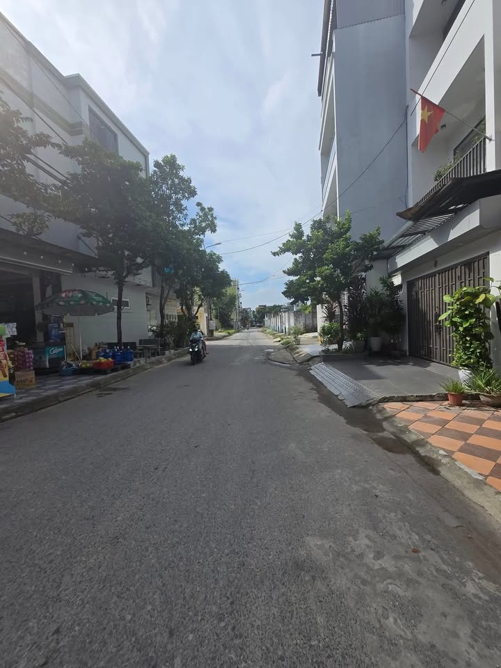 Nhà 5 tầng mặt đường Thư Trung Văn Cao, Hải An 70m² giá 7.5 tỷ - Đầu tư sinh lời ngay!