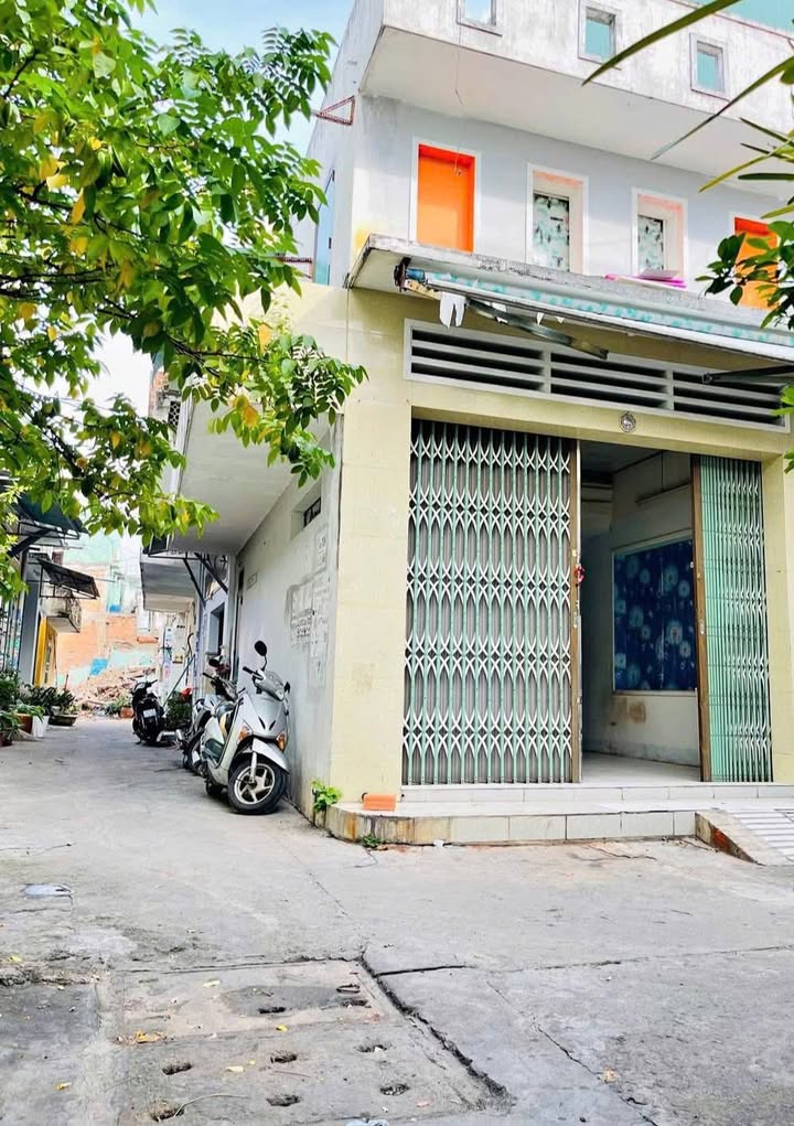 Nhà góc 2 mặt tiền đường Trần Hưng Đạo, 34m² giá 2 tỷ - Cơ hội đầu tư tuyệt vời!