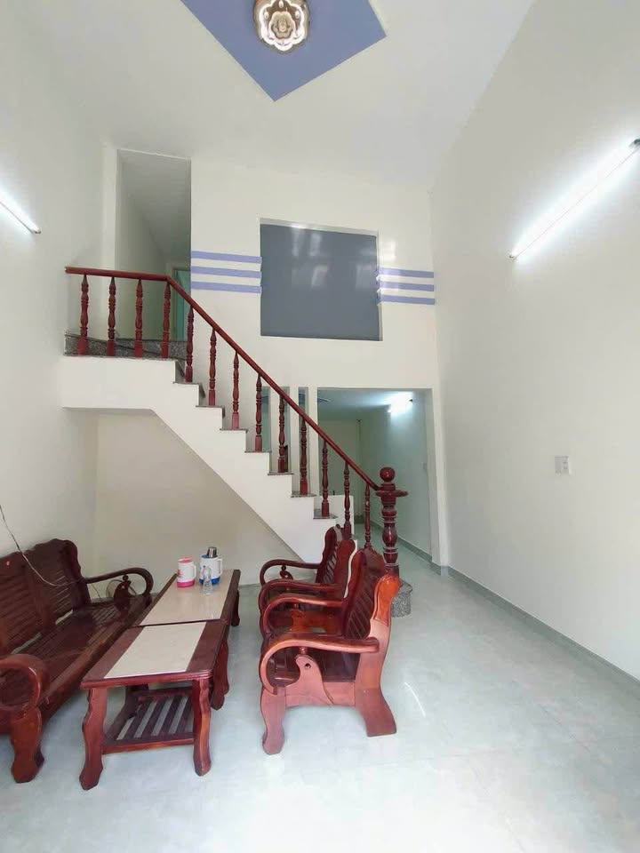 Nhà chính chủ phường Đông Hoà Dĩ An 48m² giá 1.35 tỷ - Gần sân vận động, tiện ích đầy đủ!