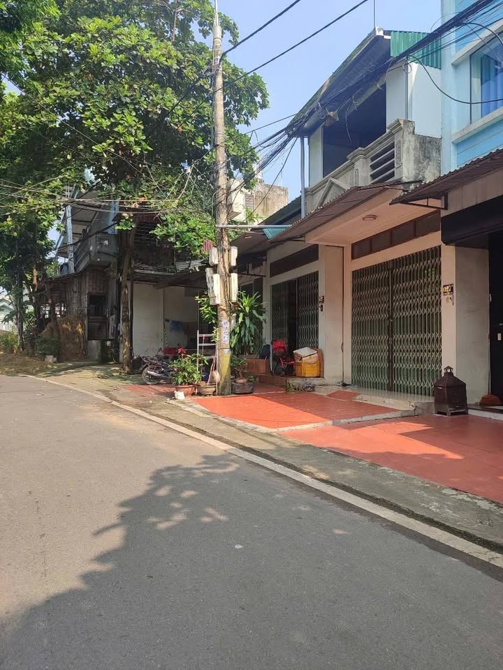 Nhà 2 tầng phố Trần Quốc Hoàn, phường Cốc Lếu, 80m² giá 2.85 tỷ - Gần chợ và bệnh viện!